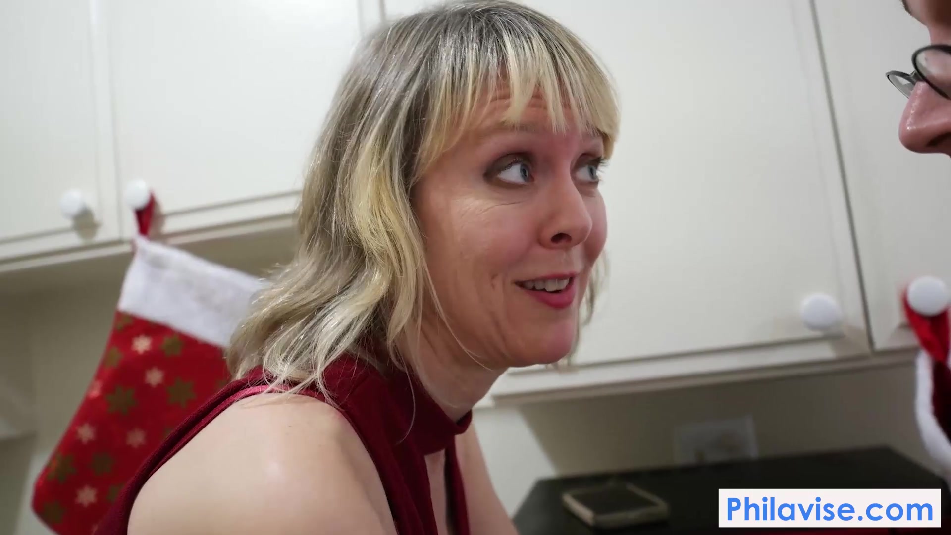 PHILAVISE-A taboo xmas video with Cougar Jamie Foster