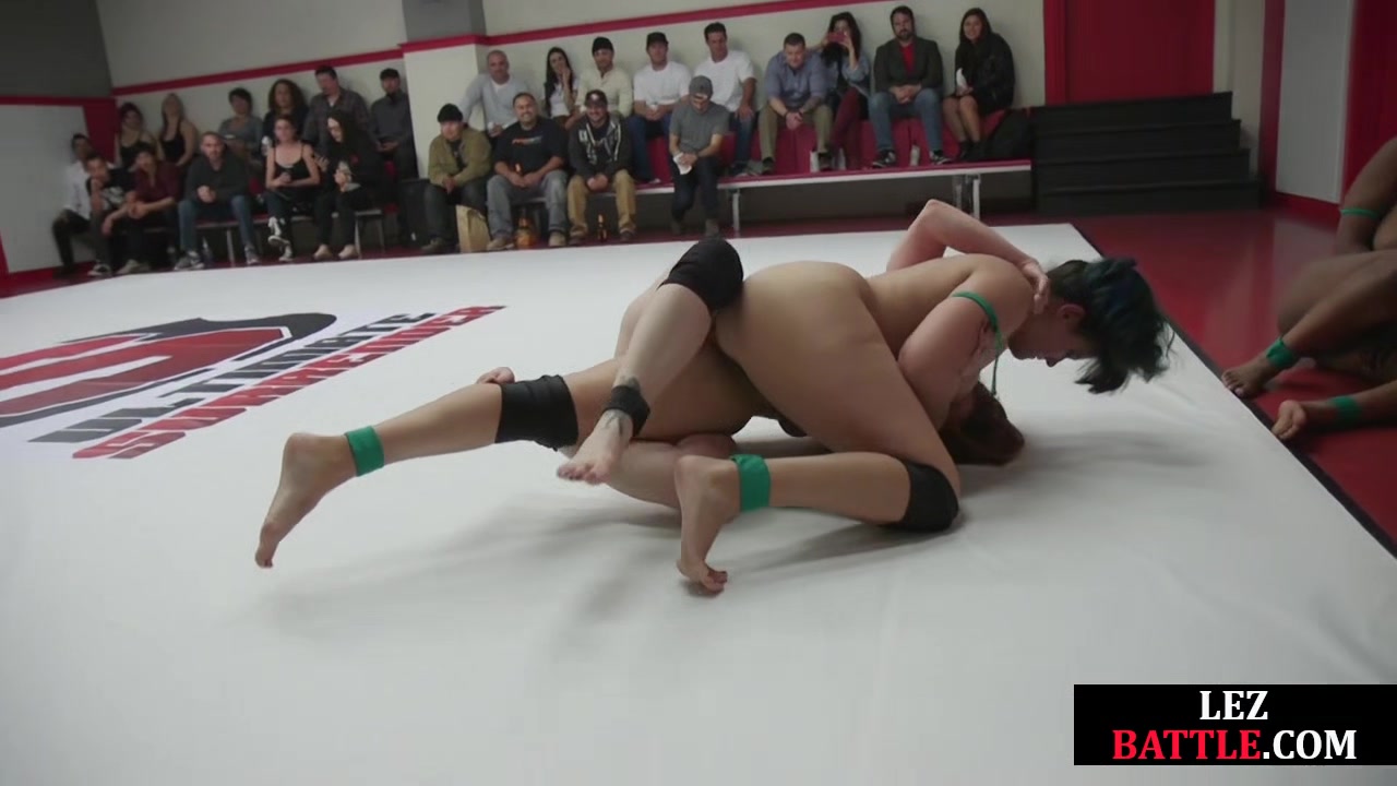 Wrestling public dykes fight on wrestling field for crowd