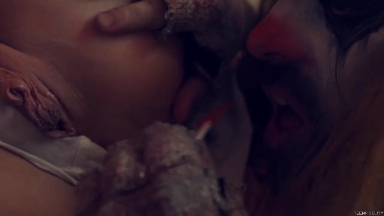 Lilly Ford In Free Premium Video Isnt Afraid Of Clowns