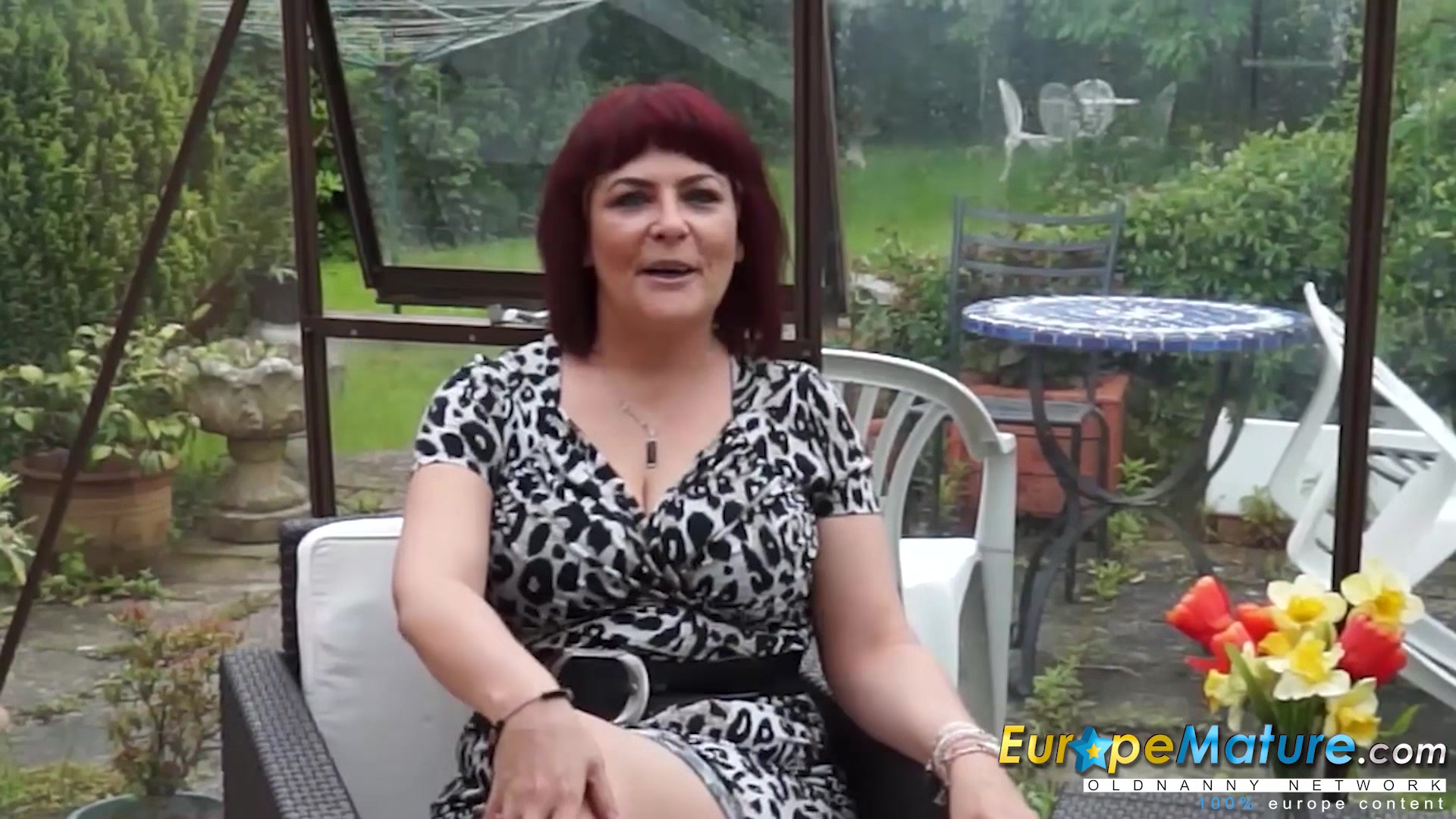 EUROPEMATURE Christina shows her breasts in the conservatory