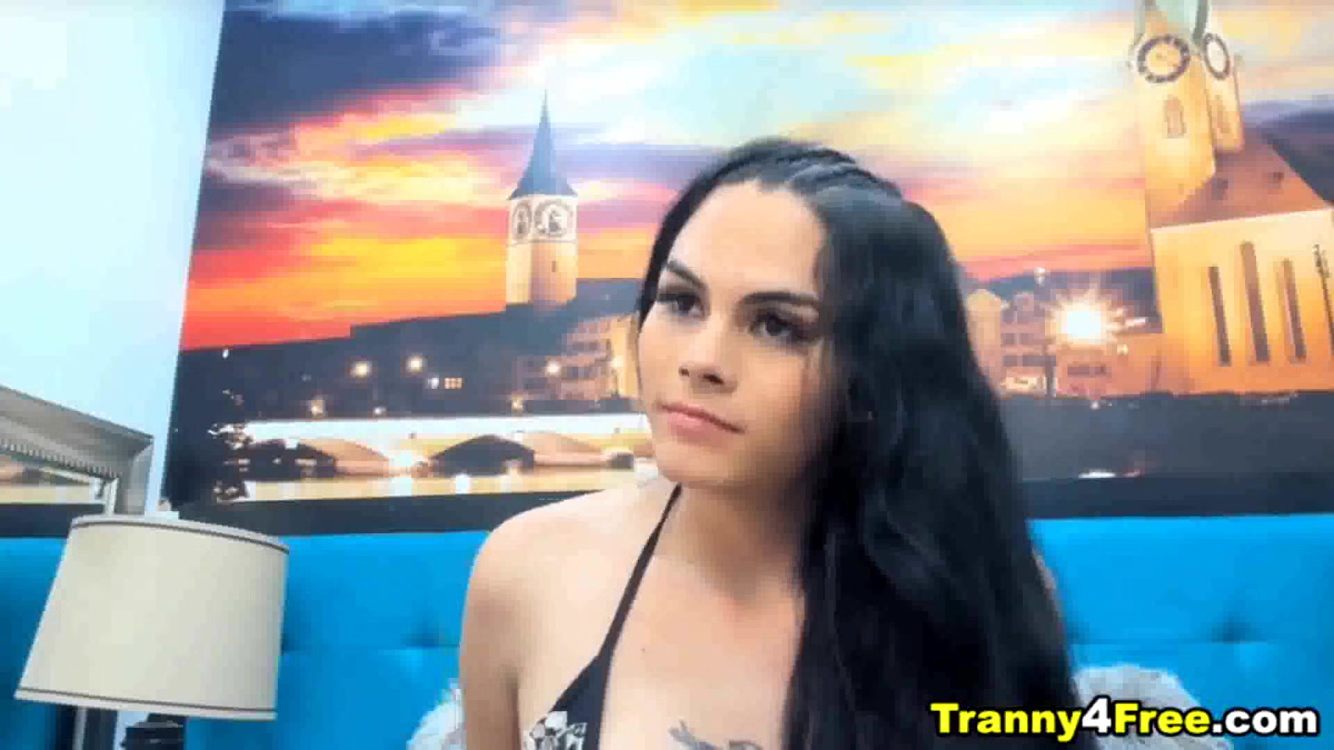 Flirty Kinky Horny Tranny On Cam