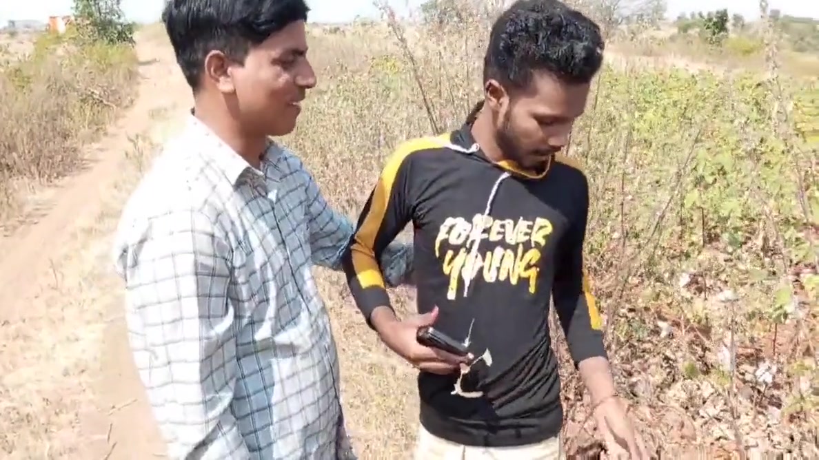 Indian Threesome Gay - A Unique Story Of A Boy And An Unknown Man Who Took His Bike To Go To College - Car Sex - Hindi Voice