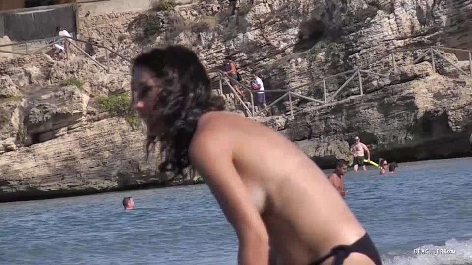 MILF tennis - BeachJerk
