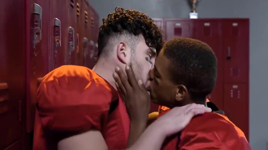 Gay Porn - White Stud Anally Fucked By Bbc Teammate In Locker Room 4 Min