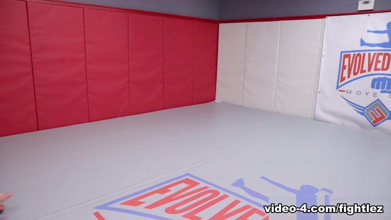 Maya Kendrick vs Victoria Voxxx - EvolvedFightsLez