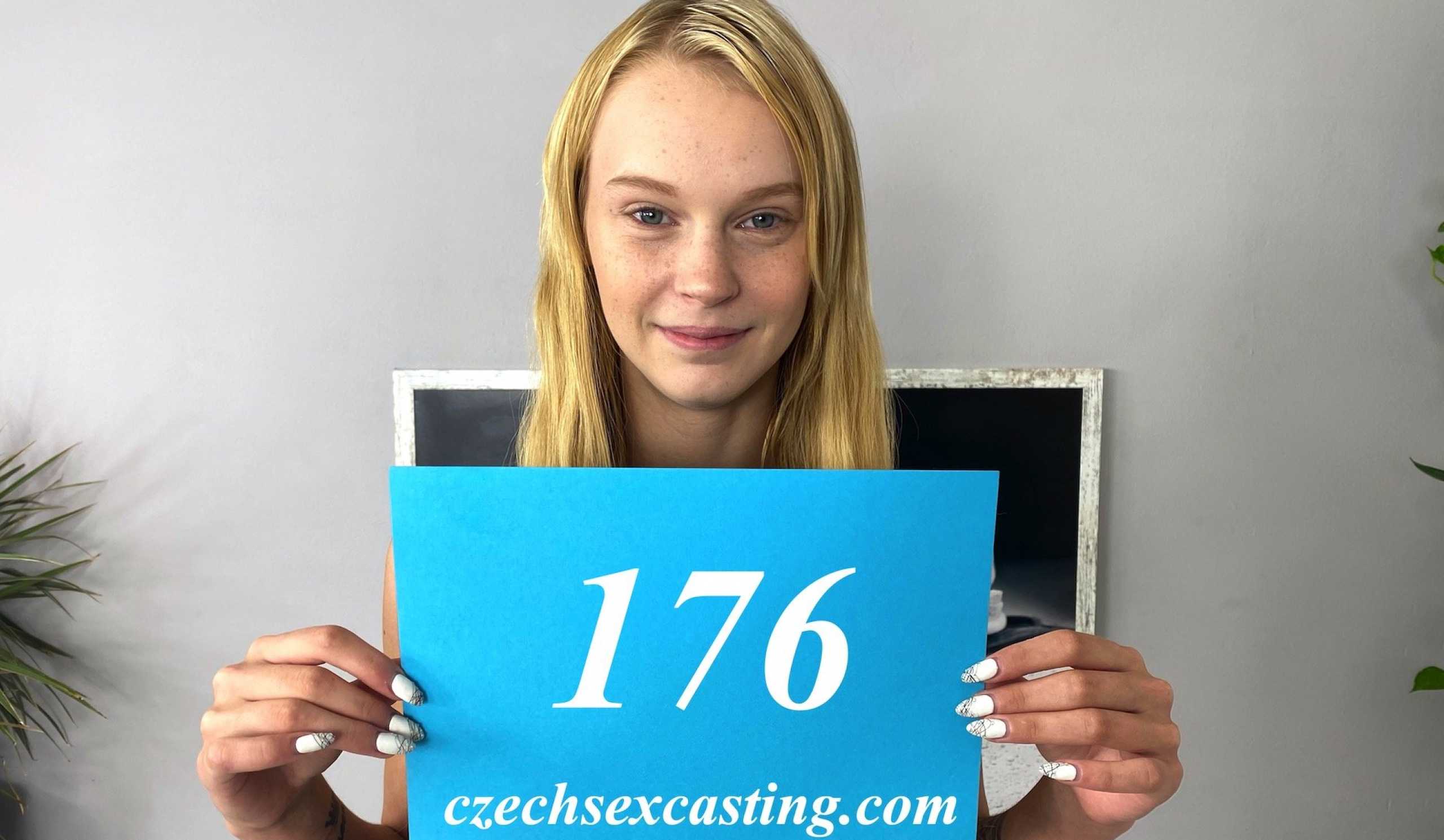 Ariela Donovan & Steve Q in Novice Blonde Darling Shows Off In Casting - Porncz