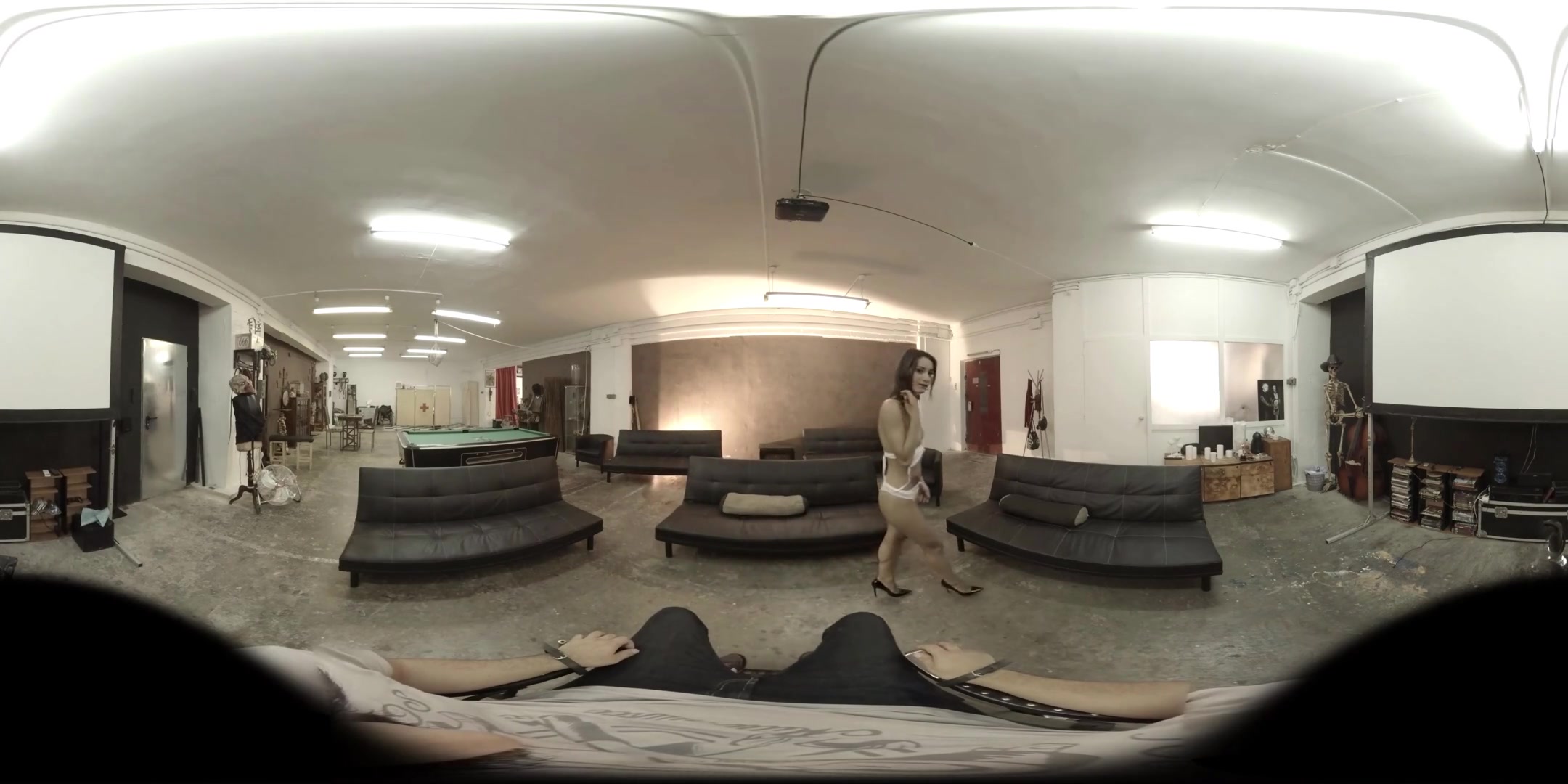 Valentina Bianco in Valentina's Studio: Catch My Attention - VirtualPorn360
