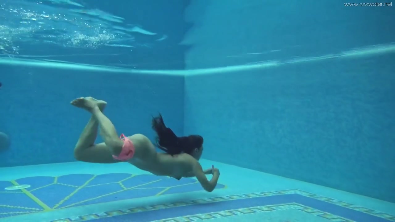 Hot Big Ass Euro Milf Sazan Underwater Erotics