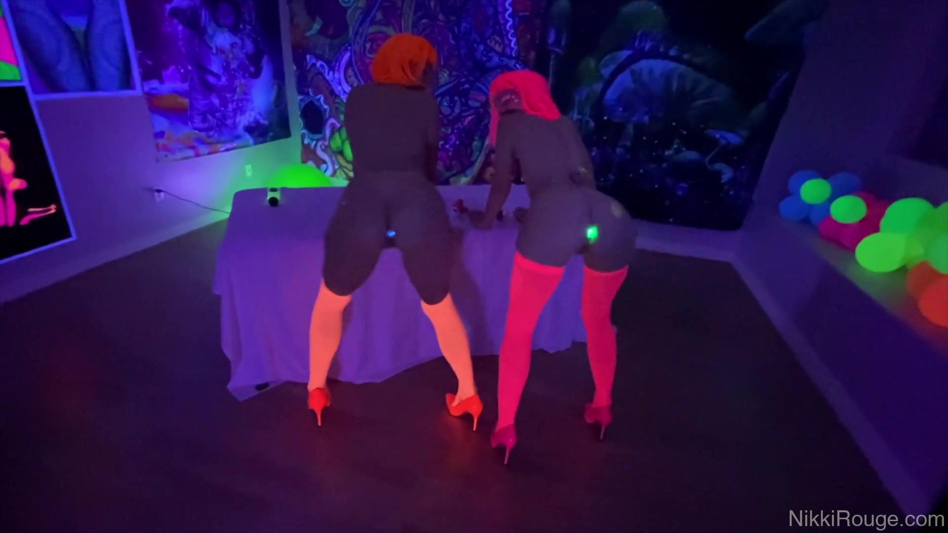 Blacklight Anal With Jackie Ohh - Nikki Rouge