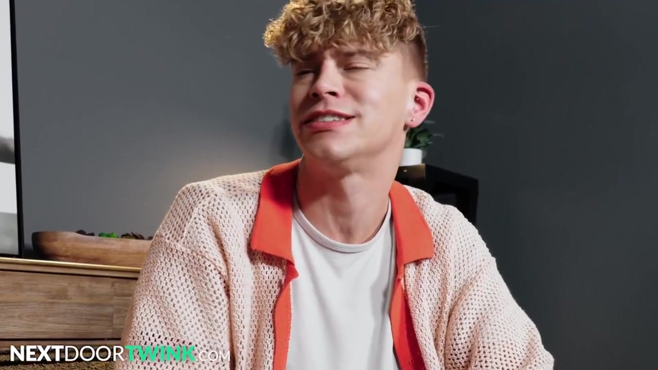 Steamy Twink Offers Male Stick Up As