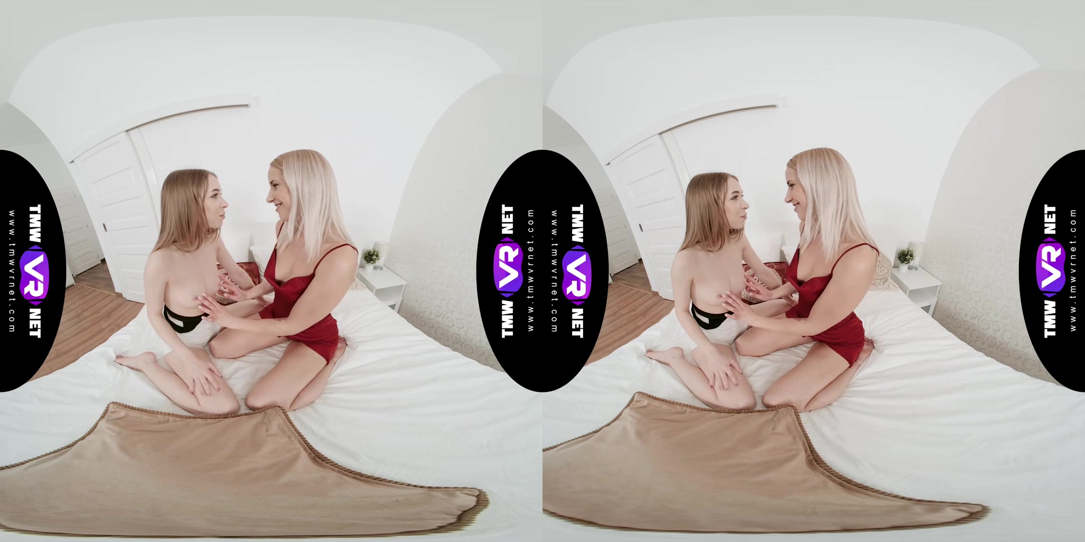 Curious cuties orgasm together