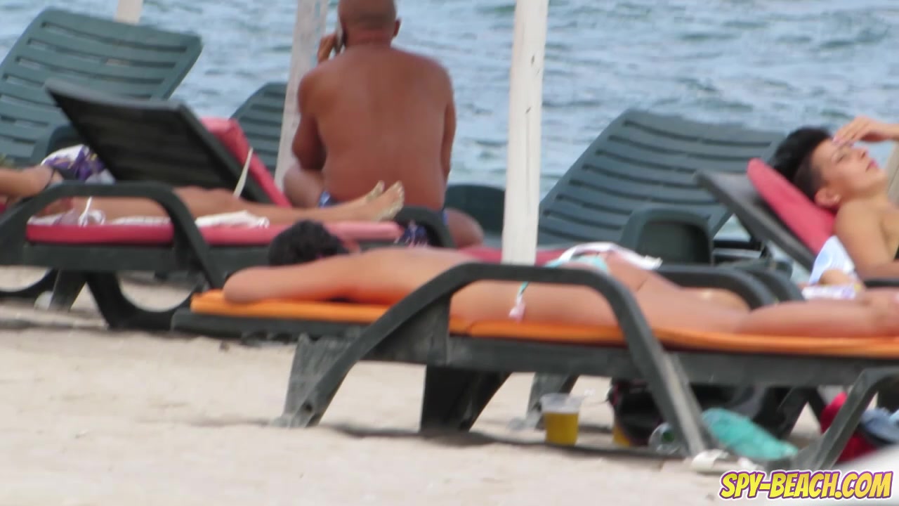 Close-Up Gorgeous Topless Beach teen 18+