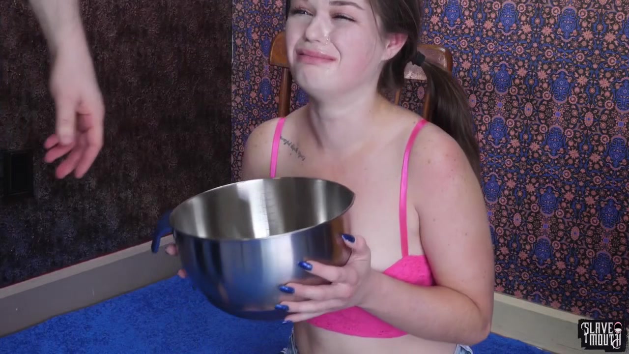 Toe sucking submissive revels in blowjob