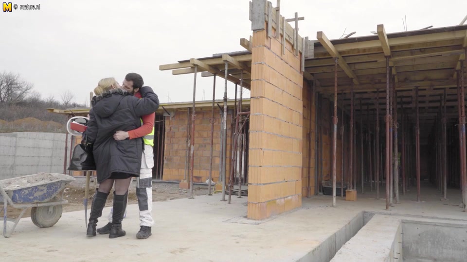 Mature Construction worker threesome