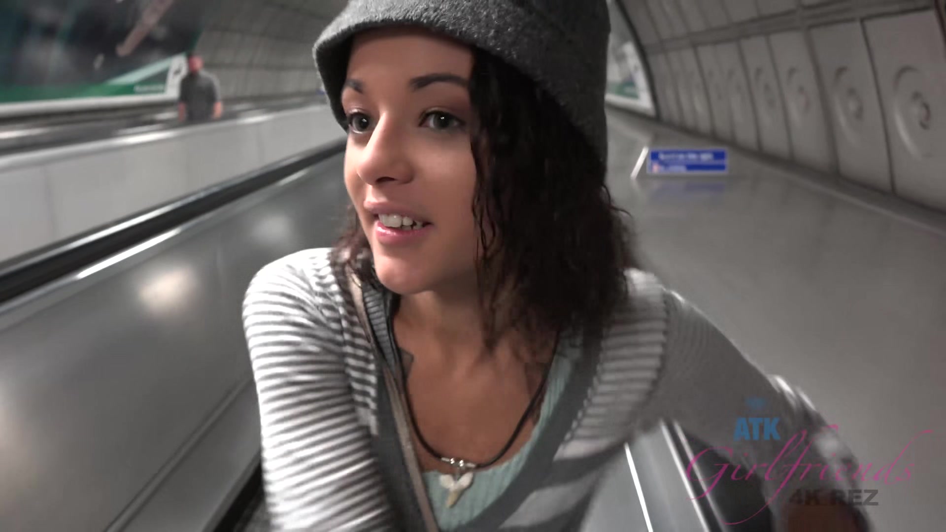 Virtual Vacation London Holly Hendrix 3/6