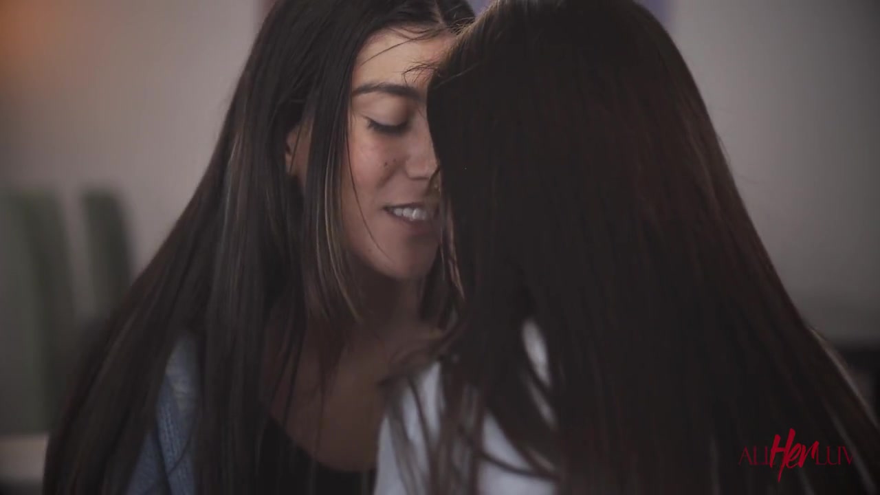 Aubry Babcock And Aubree Valentine In Looking For Conversations