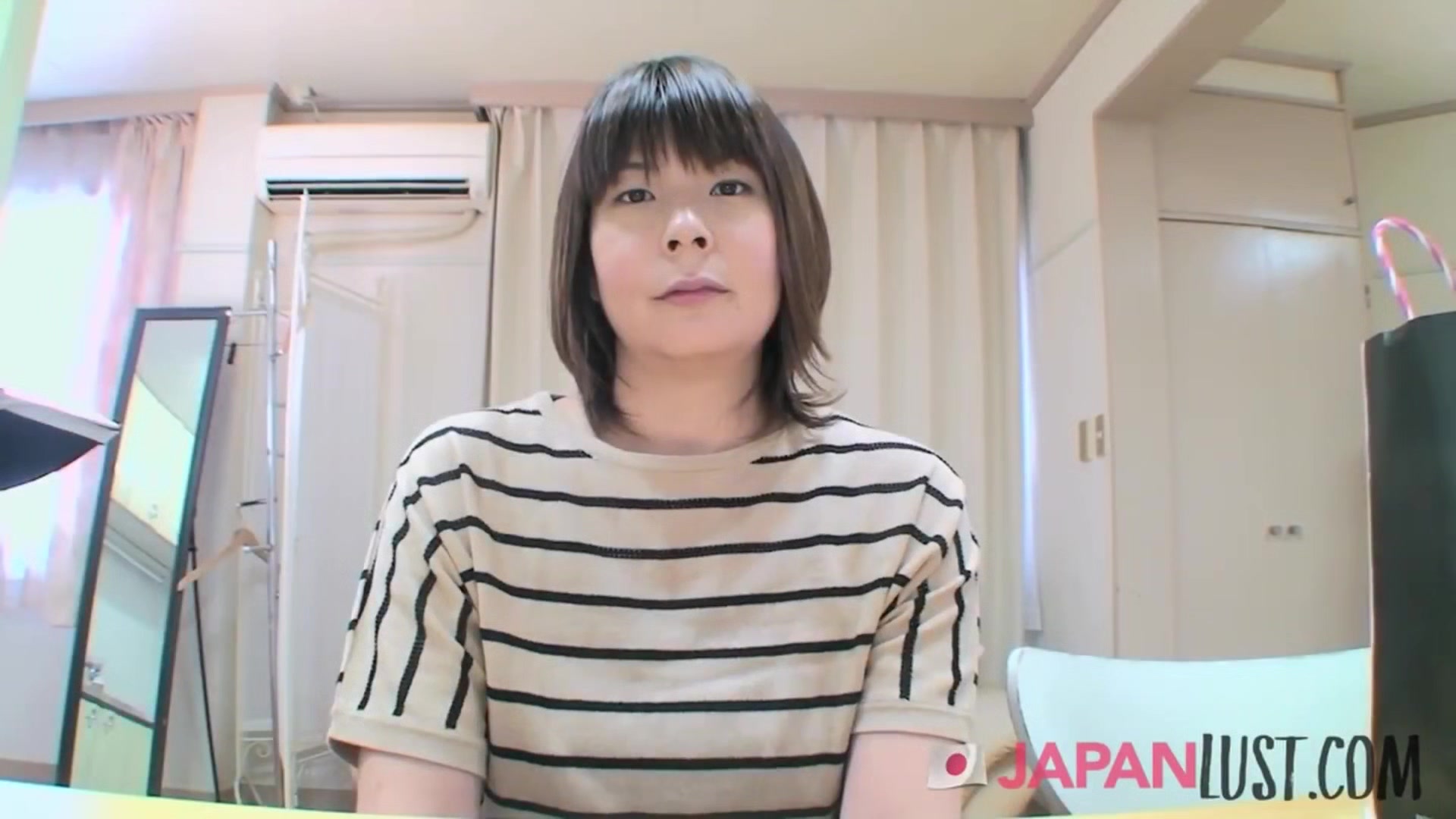 Amateur Japanese Cougar Gets Filled With Cum