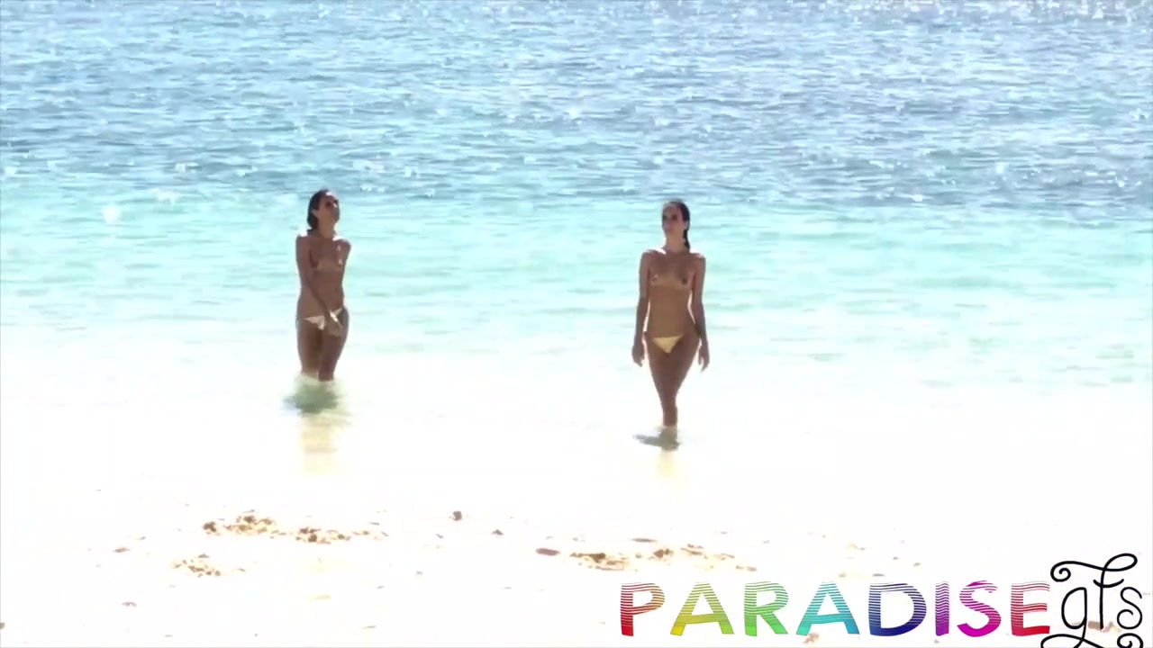 Stripping Outdoors - ParadiseGFs