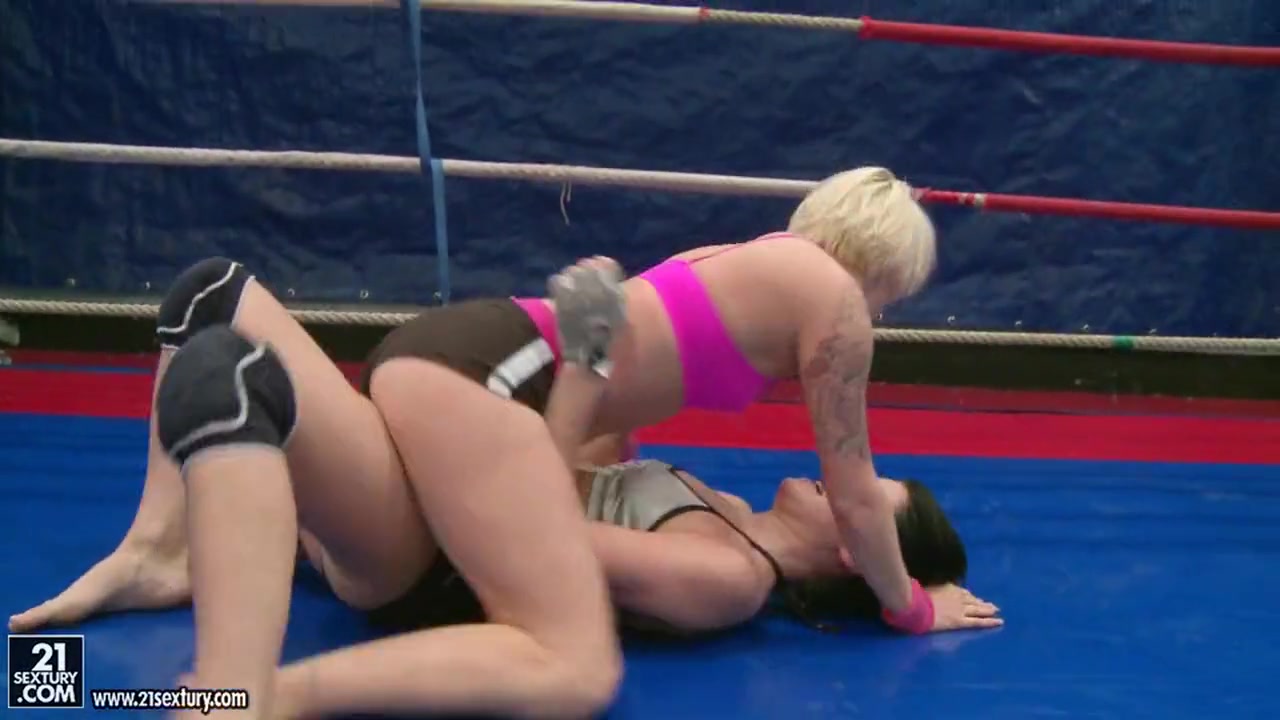 Lucy Belle doing a hard girl fight in the ring