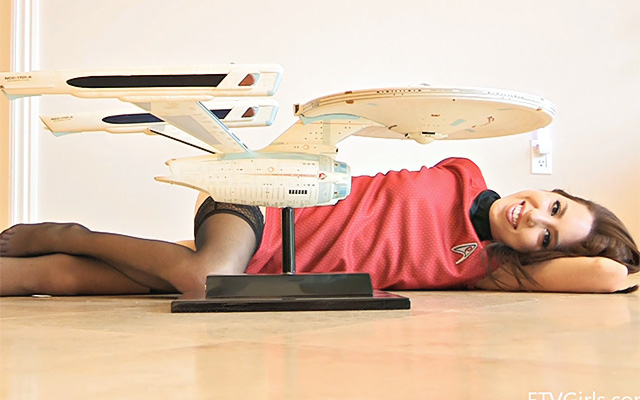 Lola Star Trek nude fun - FTVGirls