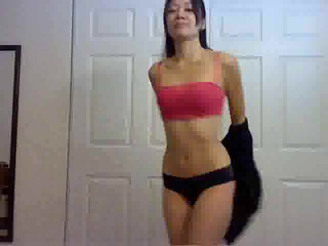 Fit Asian demonstrates her awesome body for us