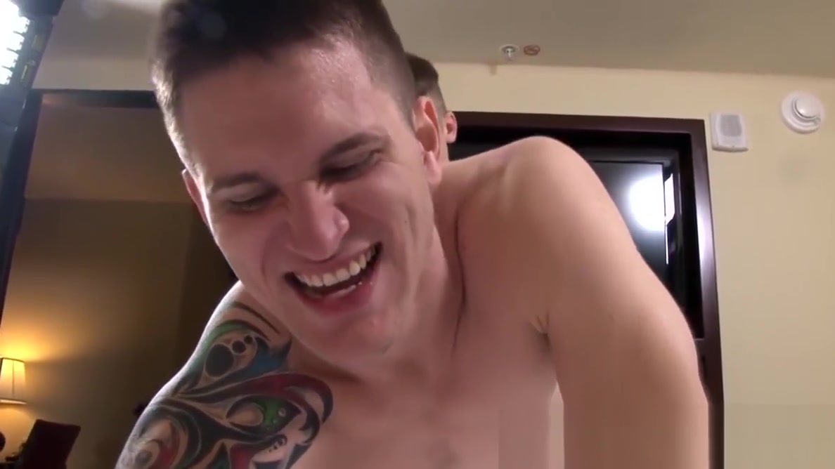 Army men blowing each other and stuffing their tight asses