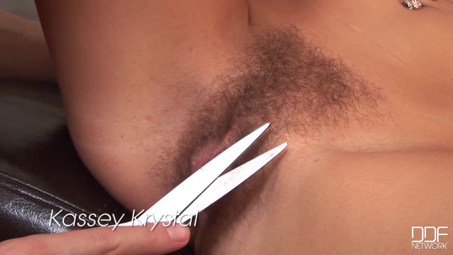 Shaving her Box - PornWorld