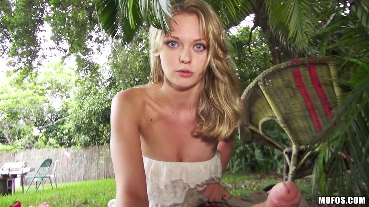 Alli Rae in Back Yard Sex - PervsOnPatrol