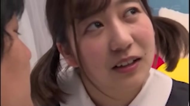 00050,A beautiful woman who feels