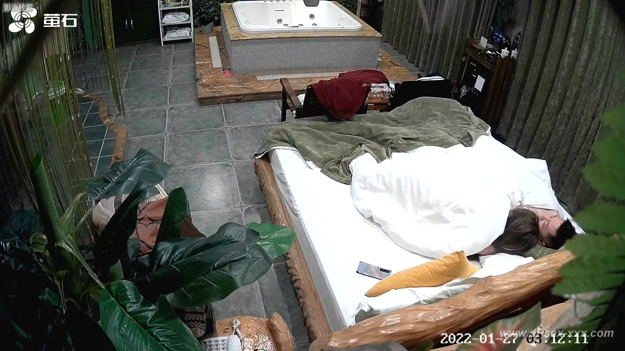 Hackers use the camera to remote monitoring of a lover's home life.556