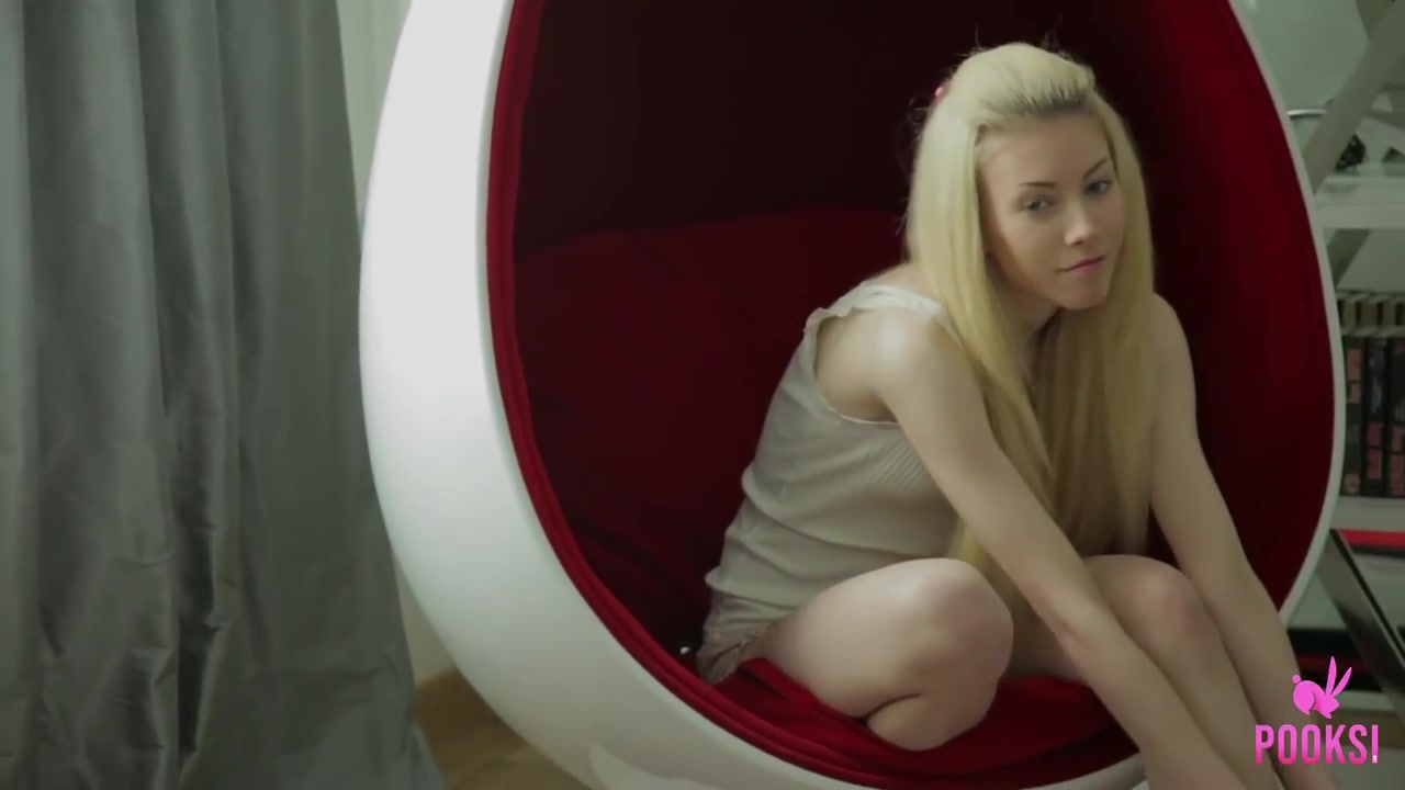 One Dildo For Two Holes! Hot Beautiful College teen 18+ Liz Pleasures Herself!