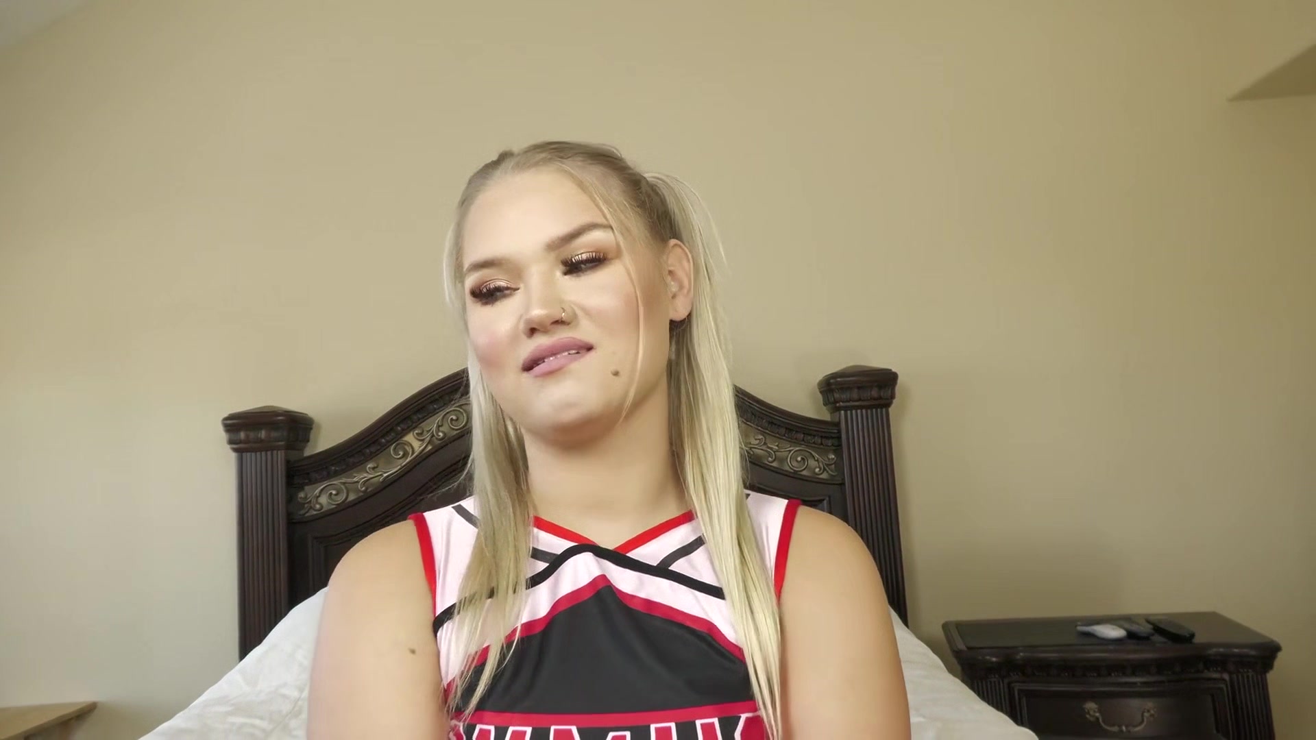 Perky Cheerleader Harley King Lets Her Pappy Pound Her
