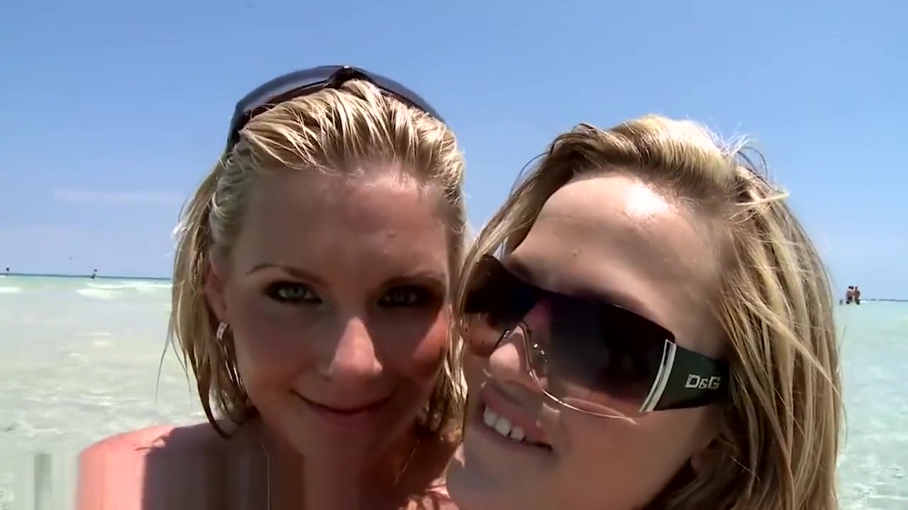 BANGBROS - The Ass Battle! Phoenix Marie VS Alexis Texas (ap8307)