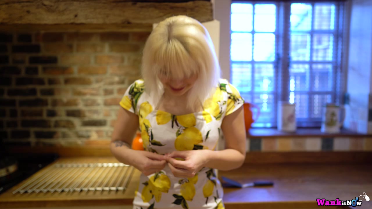 Baby Dolliy - A Little Game - Sexy Videos - WankitNow