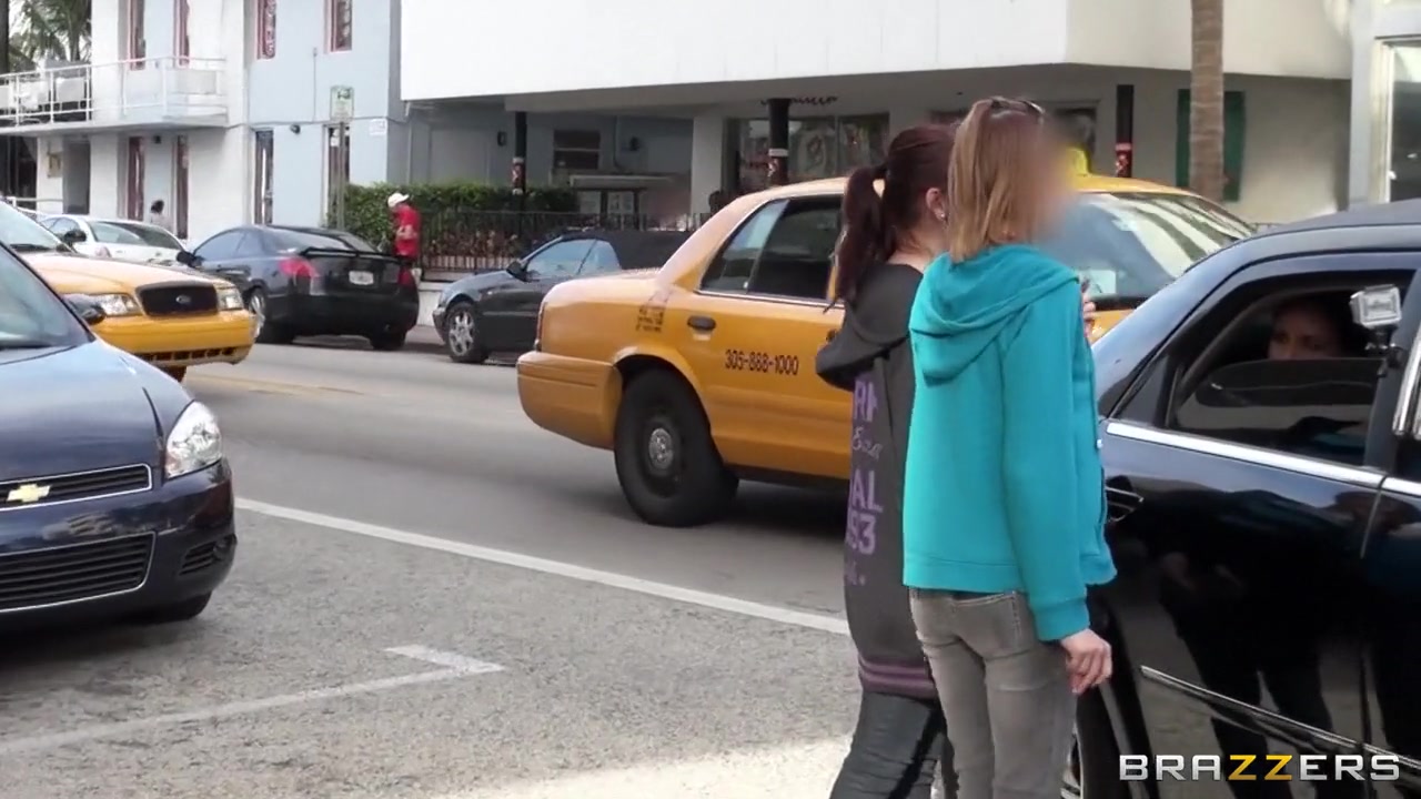 Public Fucking in the Stretch Limo