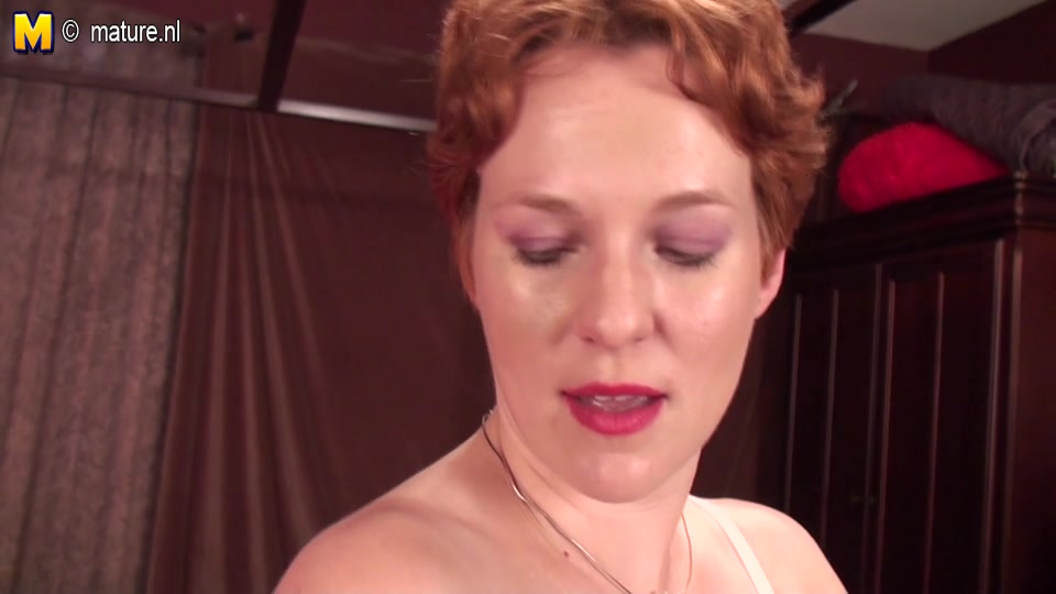 Naughty American Housewife Getting Dirty On Her Bed - MatureNL