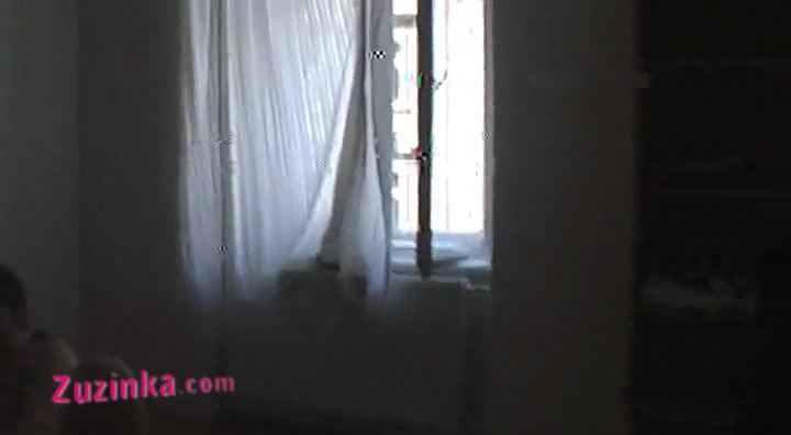 Amateur Zuzinka fucks in threesome