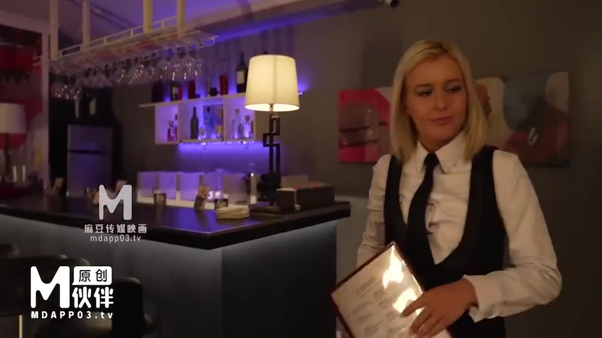 Blonde Sexy Waitress With Hot Dress Have A Hardcore Sex With Fat Big Dick Asian Guy