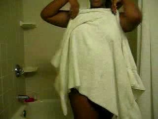 Curvy body wash station