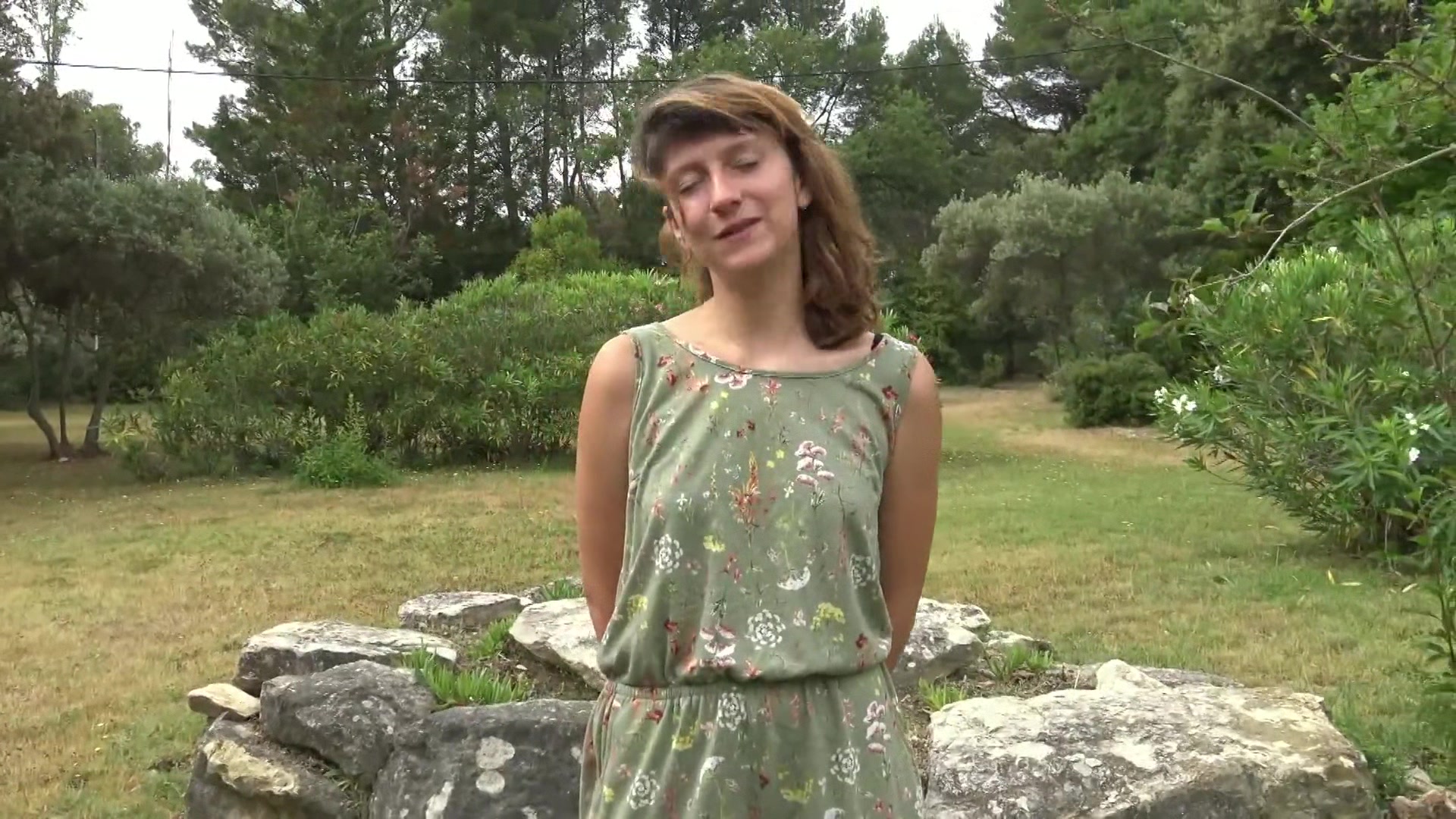 Melany, 23, continues her discoveries with J&M!