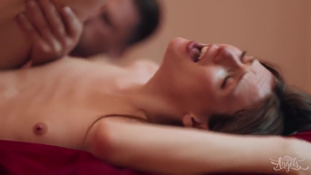 Amanda Rileys Bedroom Affair Sparks A Fiery Frenzy