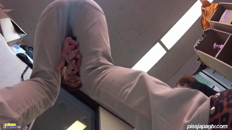 Pissin' In Her Pants - PissJapanTV