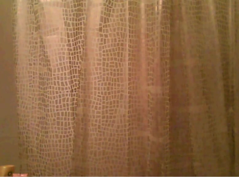 Tranny masturbate in the shower