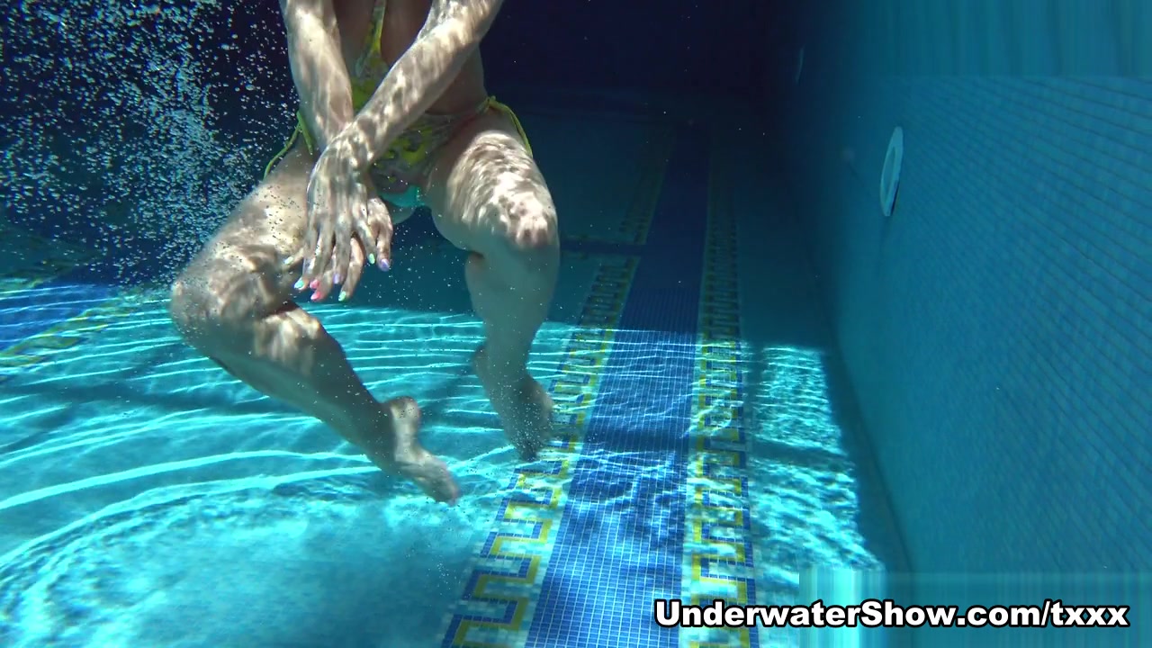 Nicole Pearl Video - UnderwaterShow