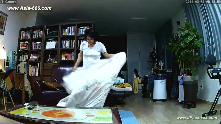 Hackers use the camera to remote monitoring of a lover's home life.387