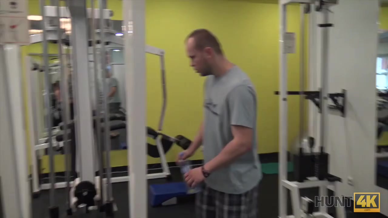 HUNT4K. Man for money let stranger fuck his slutty girlfriend in gym