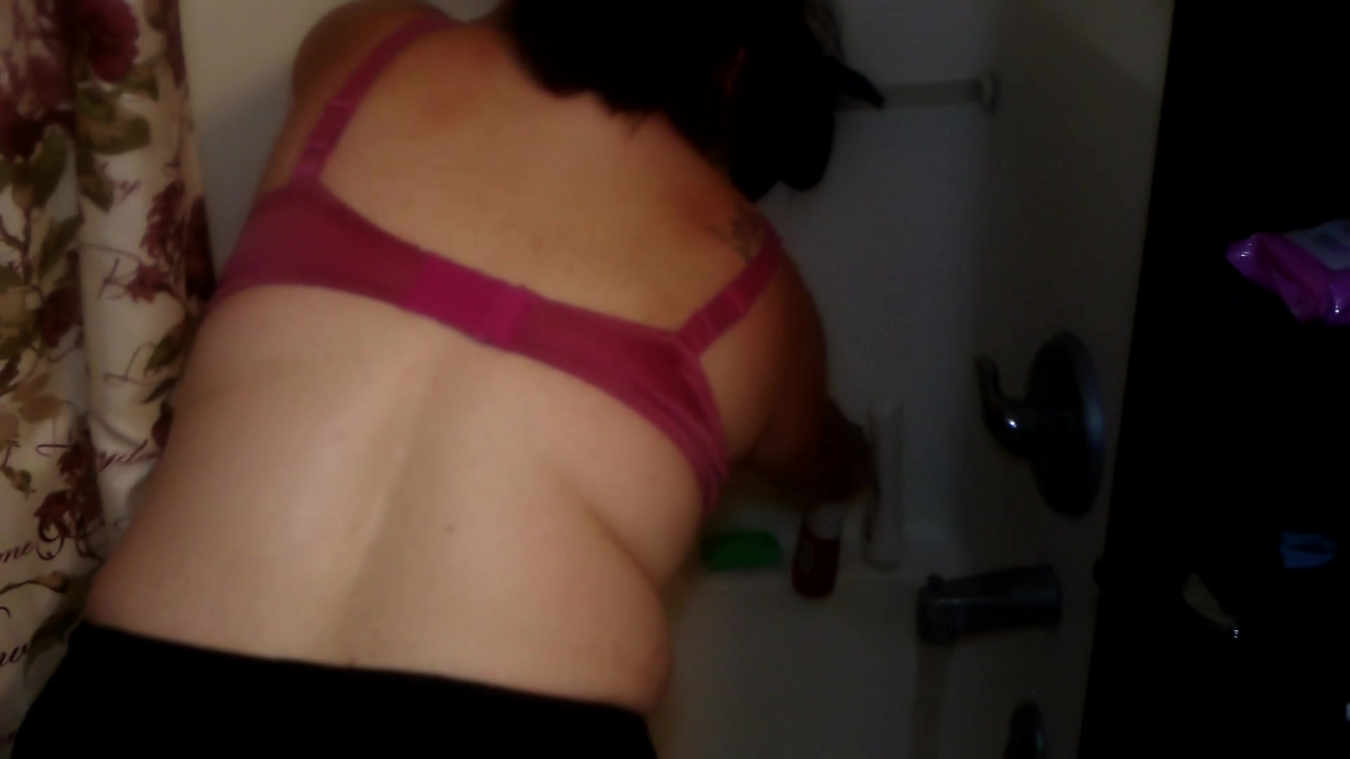Sexy Bbw Showers With Her New Vibrator - Sexynebbw