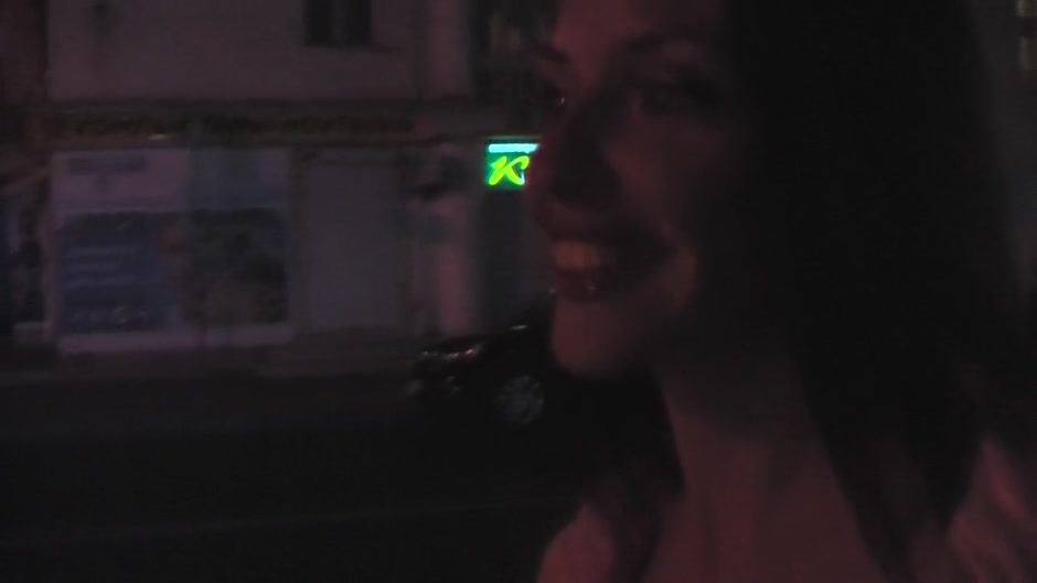 Aurita in sex tape video with hardcore sex in the outdoors