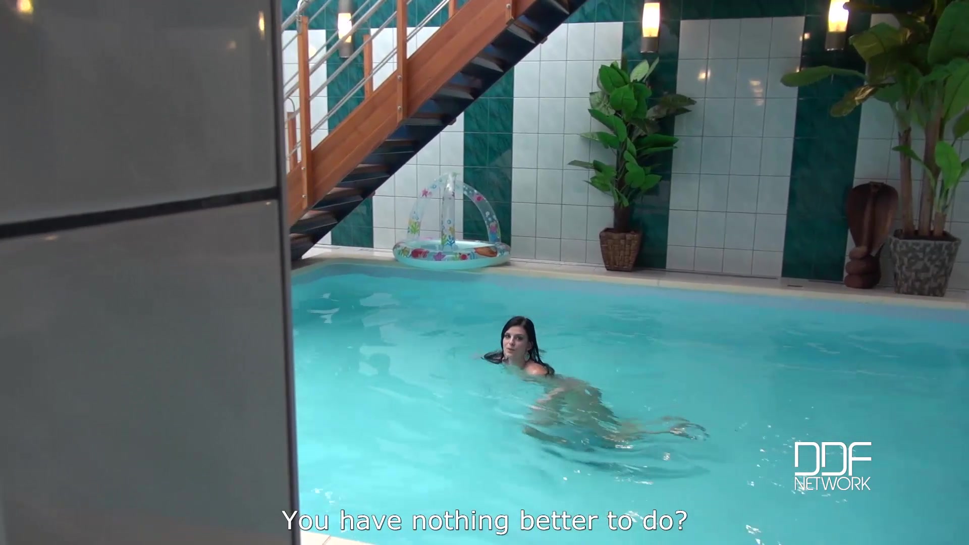 Lascivious Looks - A Cock Sucking Hottie At The Swimming Pool - PornWorld