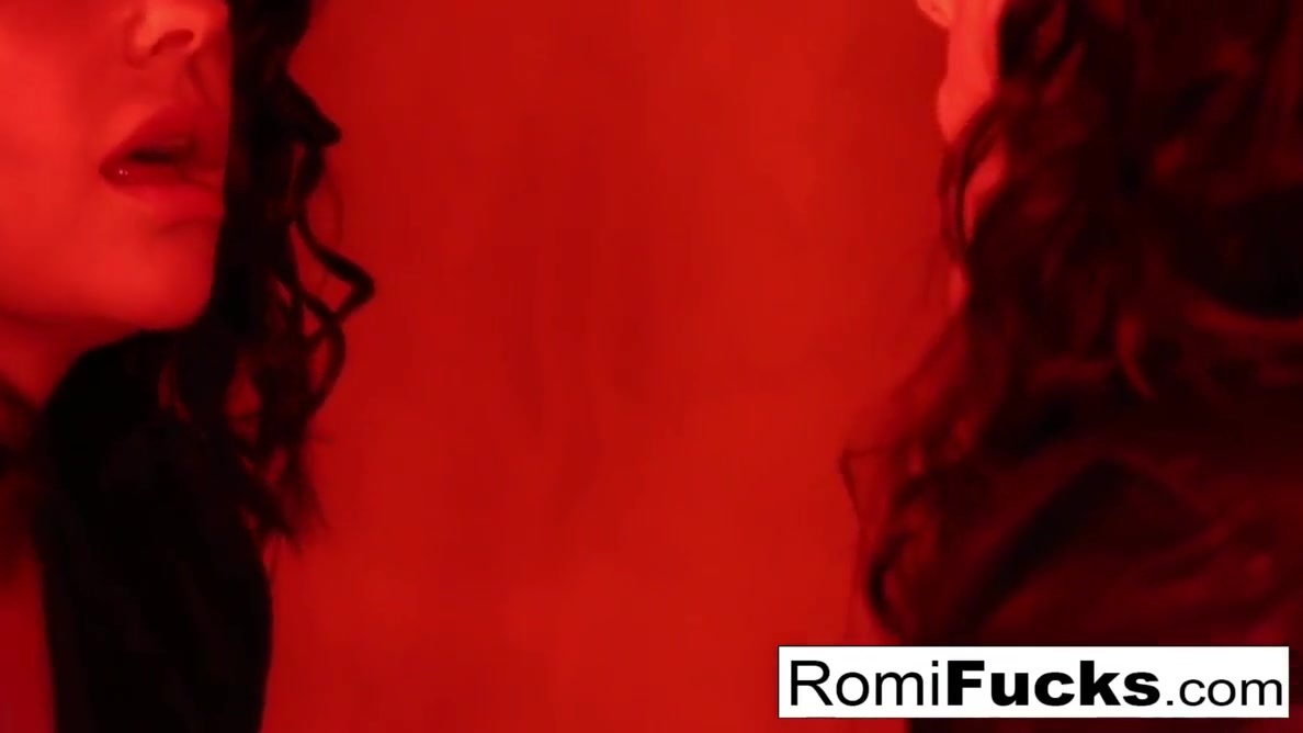 Sexy Slave Romi Lets Master Sovereign Dominate Her